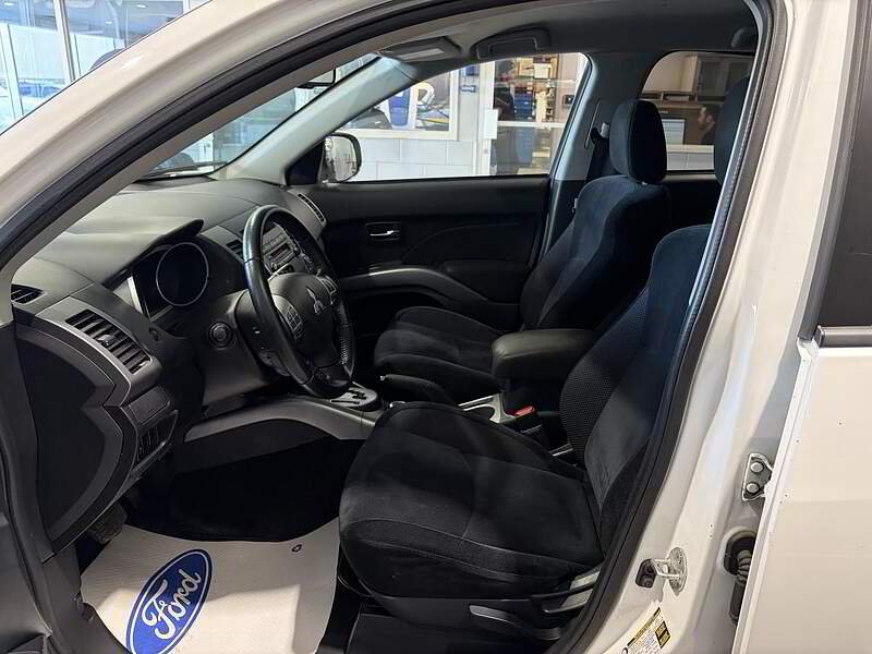 Mitsubishi Outlander 2012